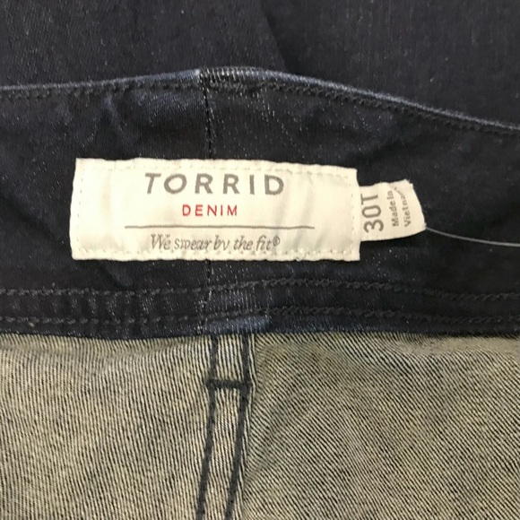 Torrid Dark Wash Flare Jeans - New - Size 30 - Picture 5 of 5
